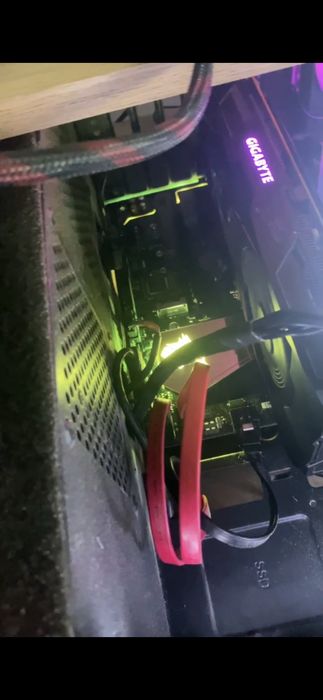 Продам видеокарту gigabyte 1060 G1 3gb.