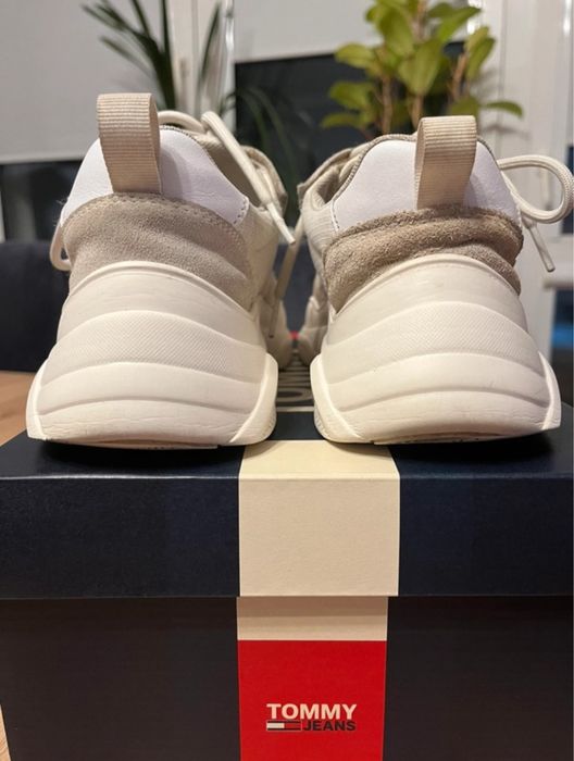 Biale sneakersy Tommy Jeans Hilfiger 37