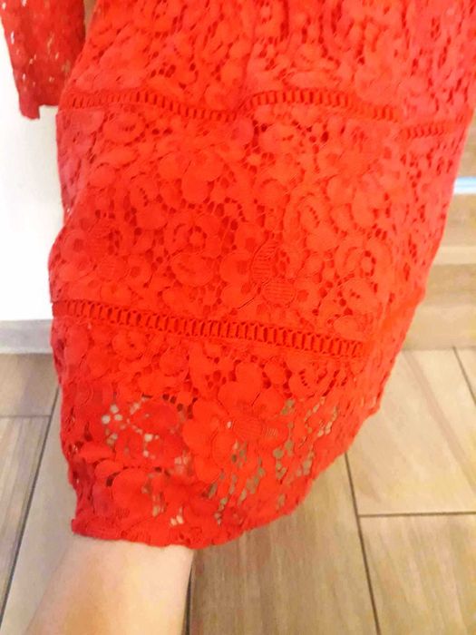 Piękna czerwona, koronkowa sukienka Reserved r. 140