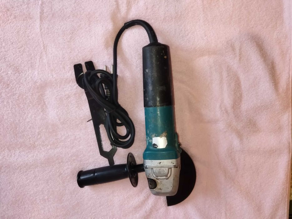 Болгарка угловая,шлифмашинка MAKITA 9565CVR.