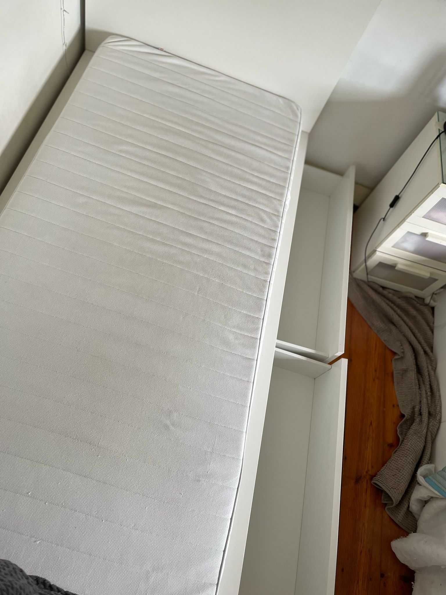 Cama MALM + 2 Gavetas + Colchão + Estrado