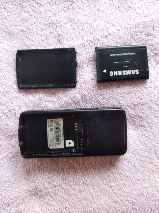 Мобильный телефон раскладушка Samsung SGH-D520.