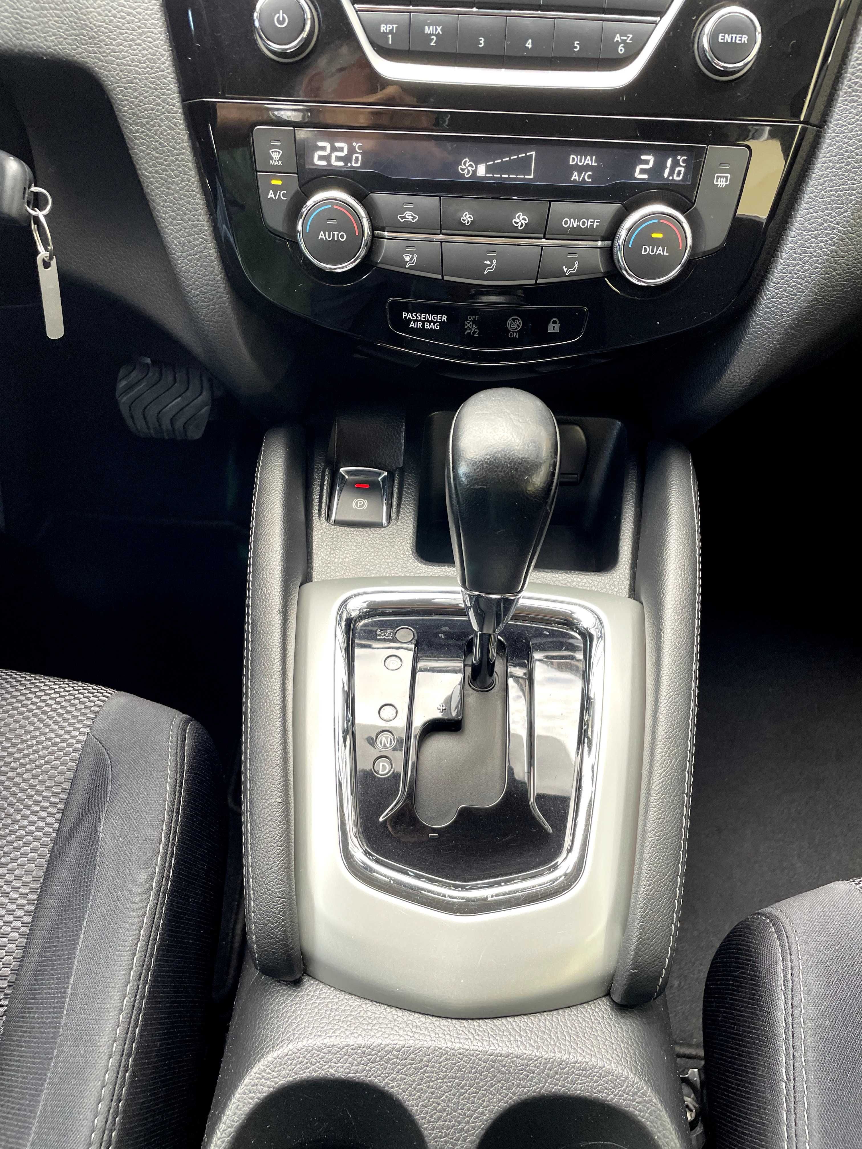 Nissan Qashqai 1.6 Cx. automática Excelente estado. Pneus novos.