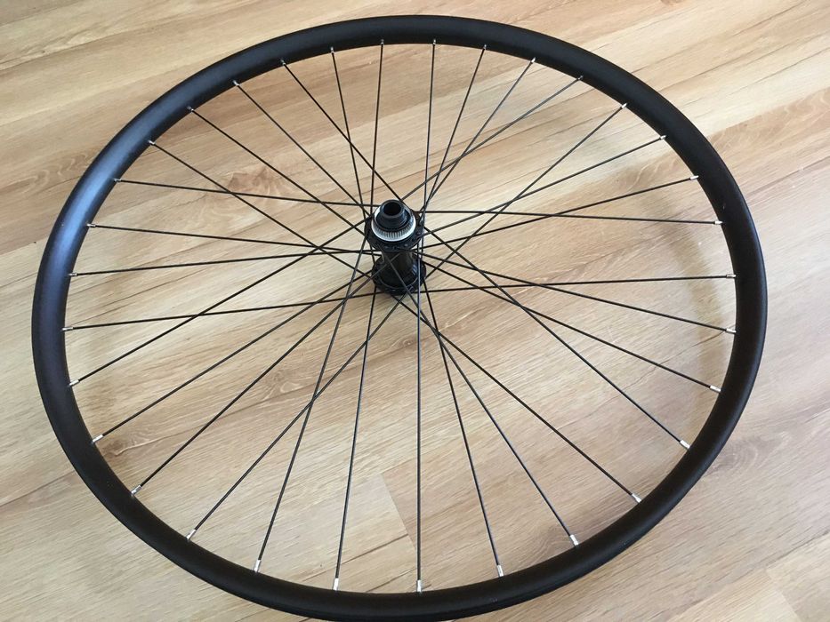 Koło 29" przód na obręczy marin piasta SHIMANO fh-mt410b 110x15 CL