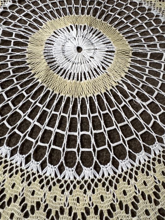 Obrus okrągły koronkowy do prywstnych kolekcji