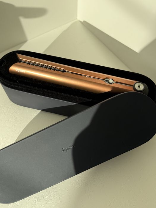 Продаю плойку дайсон повністью нову, повна комплектація