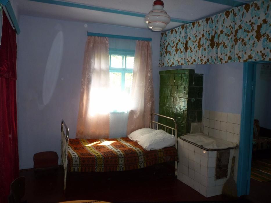 Продам земельный участок с домом,с.Ломачинцы(Черновцы,Новоднистровск)