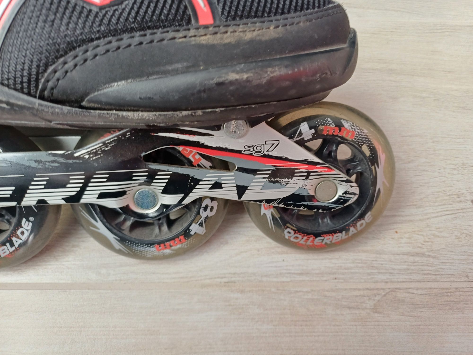 Nr 26 Rolki ROLLERBLADE MACROBLADE 84 Alu roz 42 dł. wkładki 27 cm