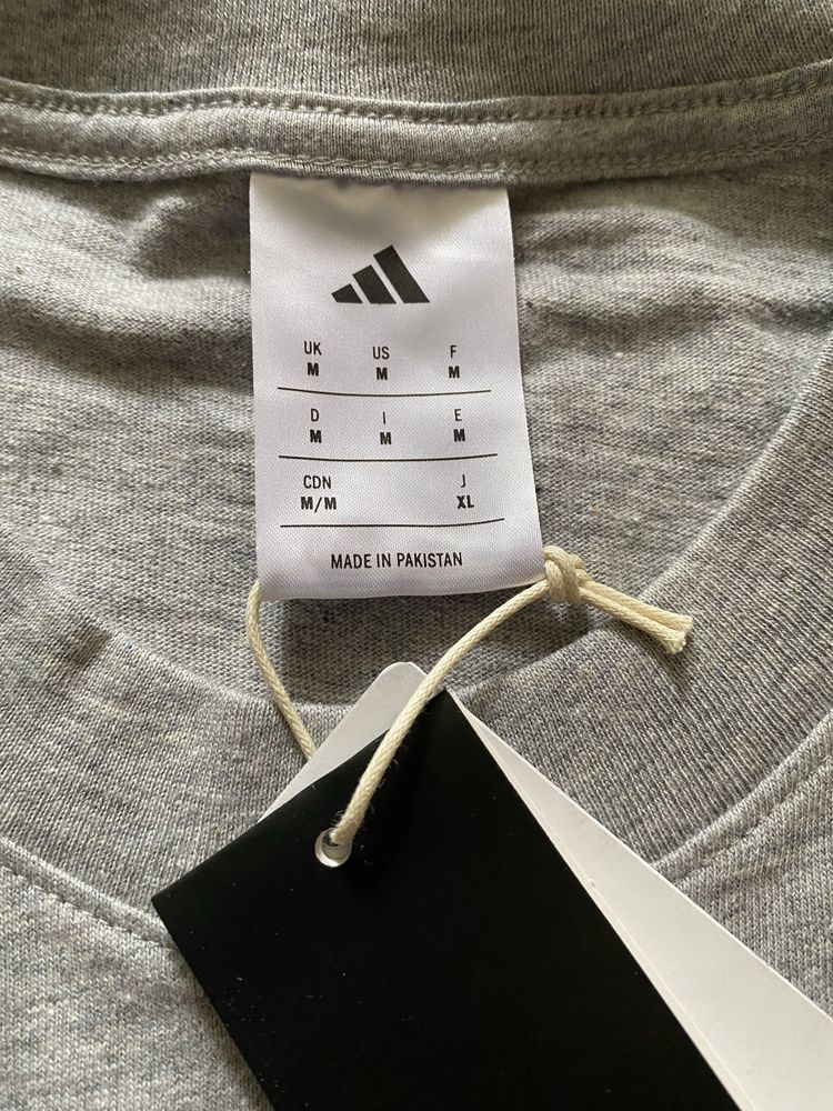 Продам футблку adidas
