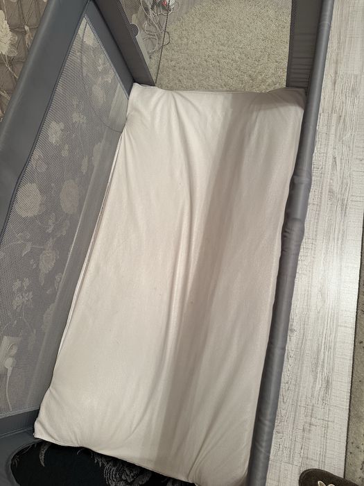 Дитяче ліжечко-манеж