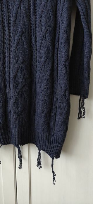 Sweter przedłużany z wełną z dekoltem