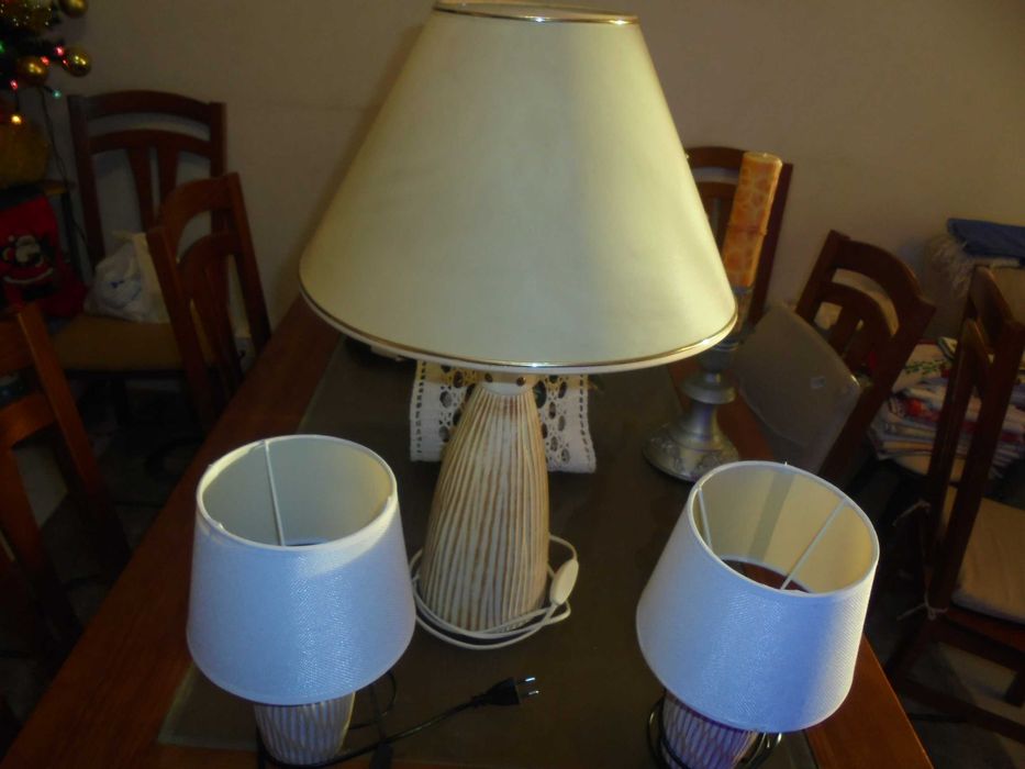 Conjunto de candieiros de mesinha e comoda