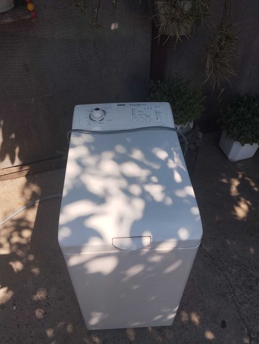 Продам фірмову пральну машинку.
