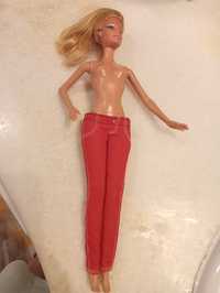 Barbie w czerwonych jeansach