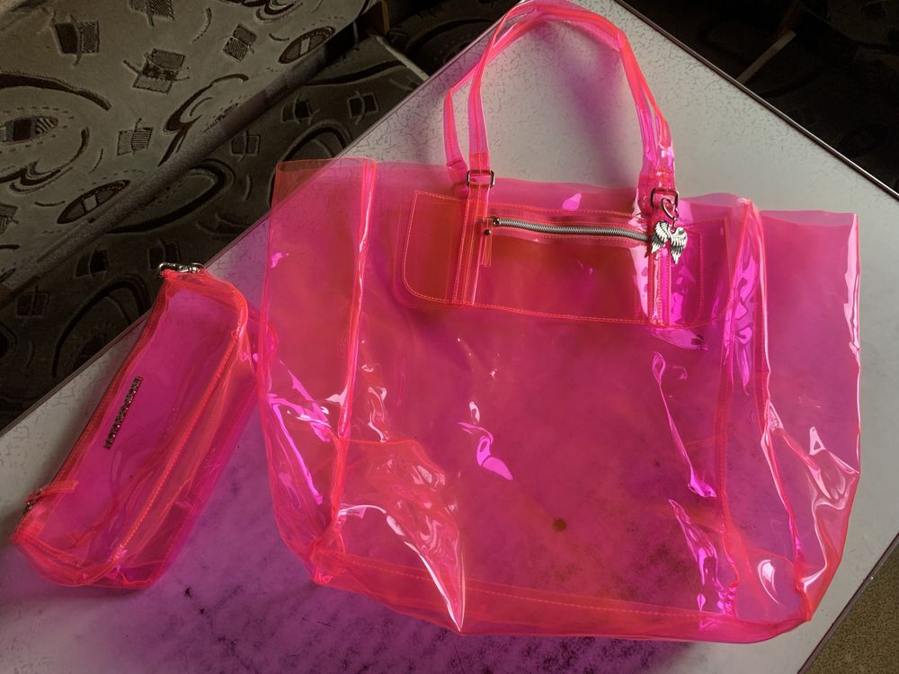 Стильная большая винил розовая сумка Victoria’s Secret. Новая.