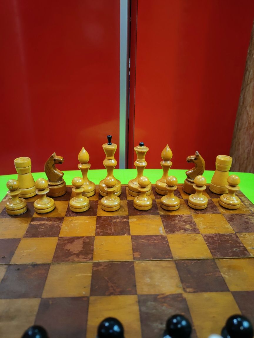 Халтурина набор деревянные шахматы 30х30 см.