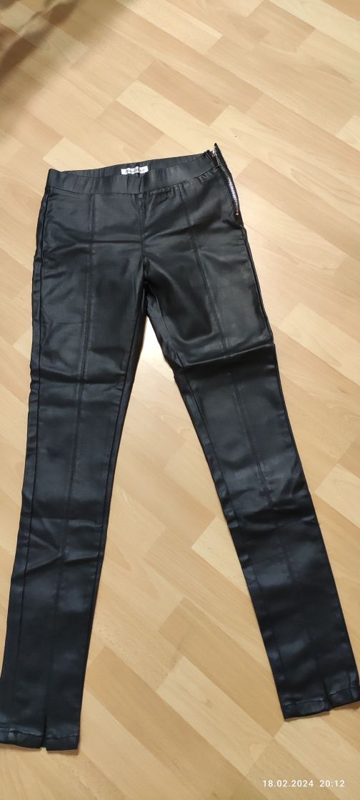 Czarne eleganckie leginsy