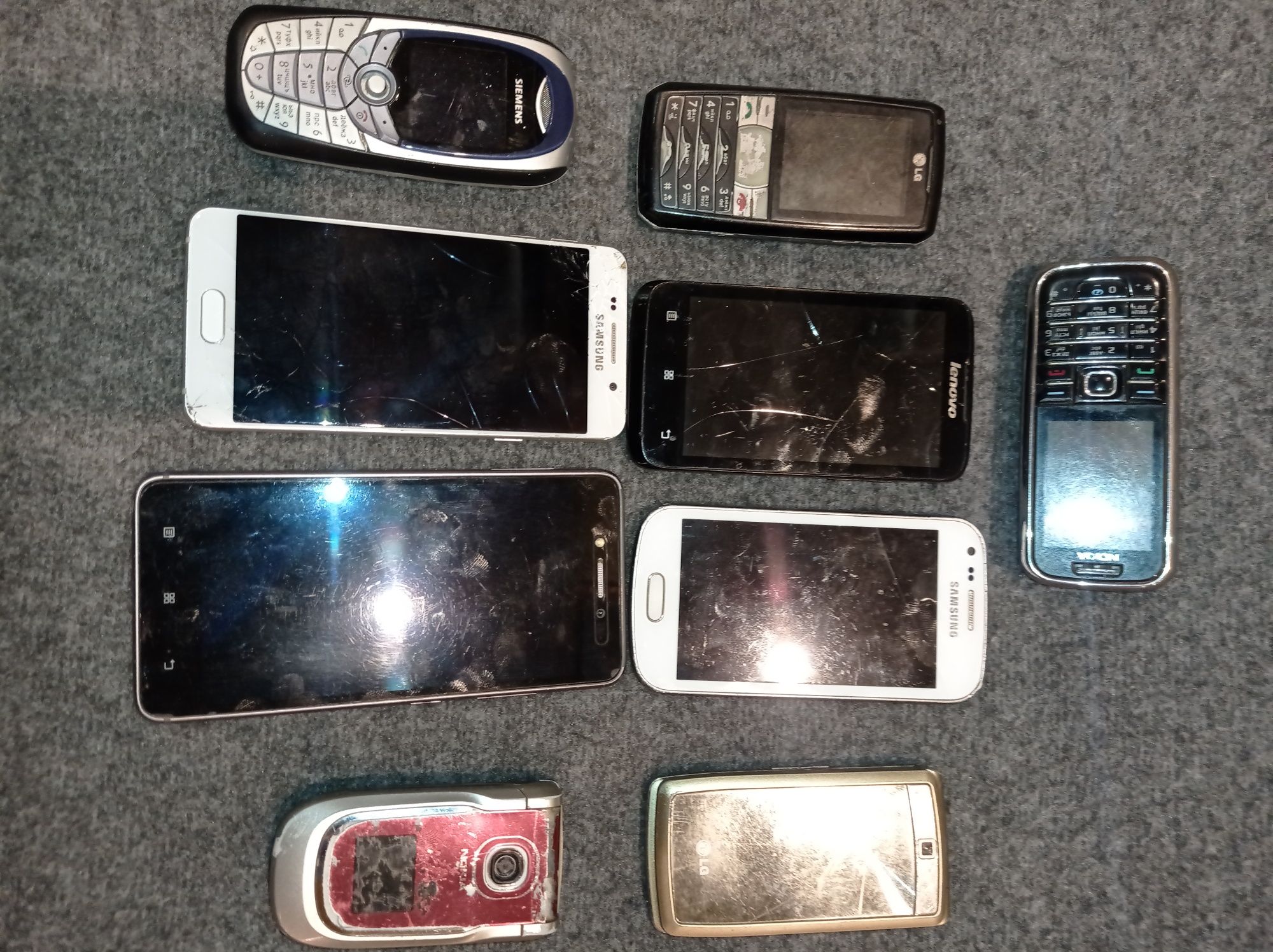 Мобильные телефоны.