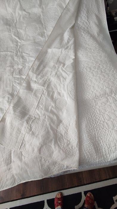 Kapa narzuta 140 cm x 215 cm kol biało kremowy