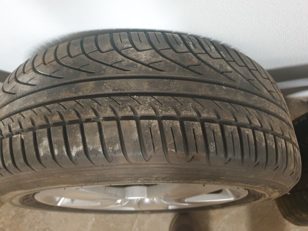 4 Jantes usadas em estado, originais Audi A4 com pneus 215/55 R 16.