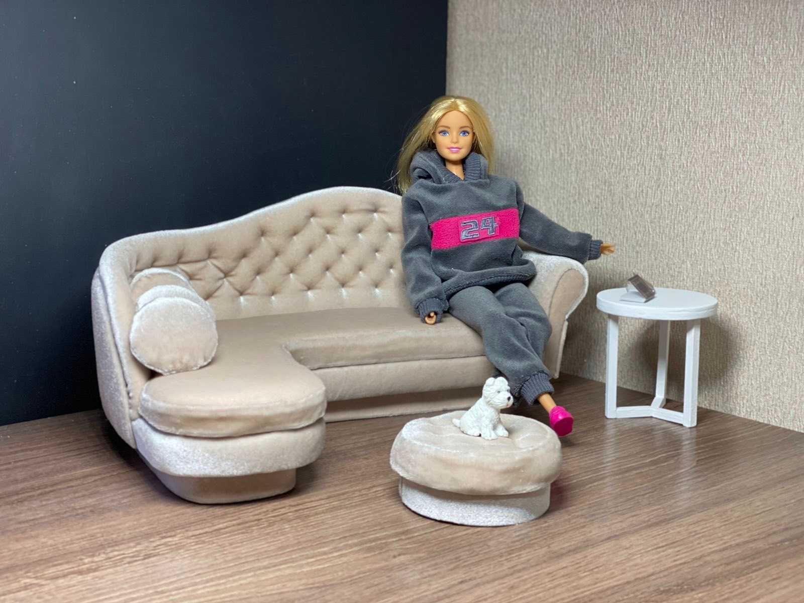Кутовий диван з пуфом для  ляльки  Барбi