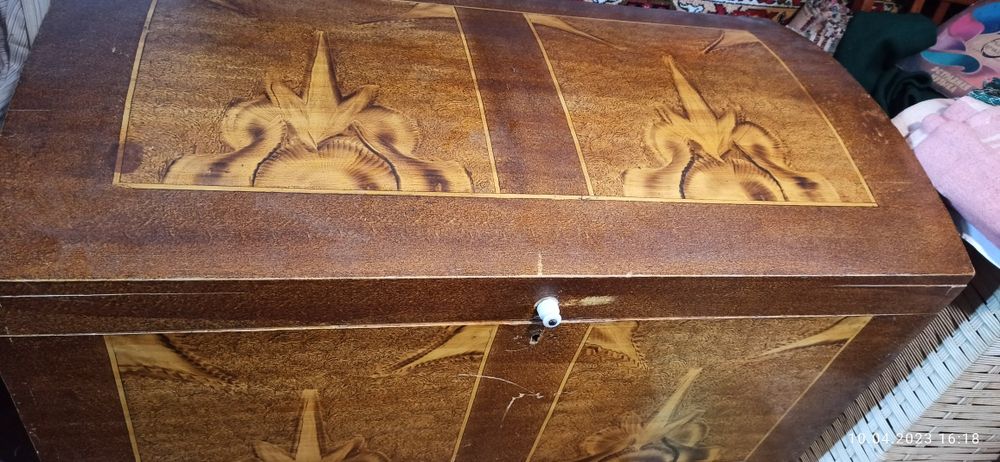 Старинный сундук