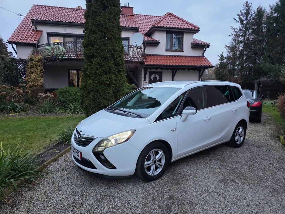 Opel Zafira 1,4T kubełki Ledy  grzane fotele i kierownica opłacona