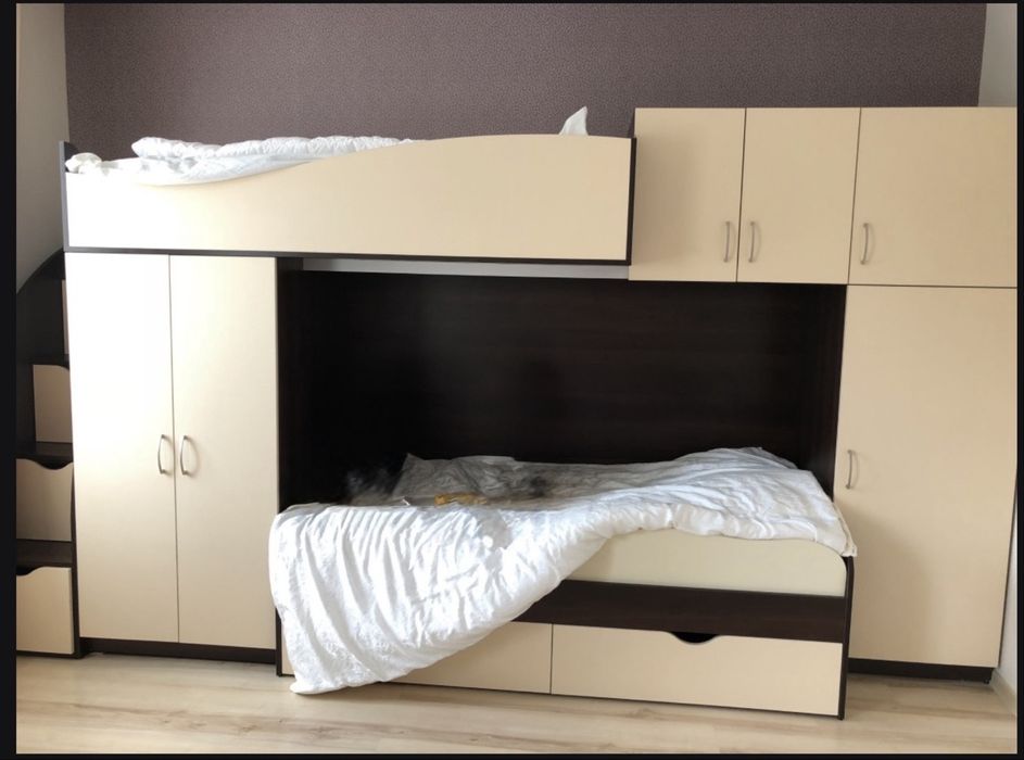 Двоярусне дитяче ліжко зі сходами, стінка, шафа