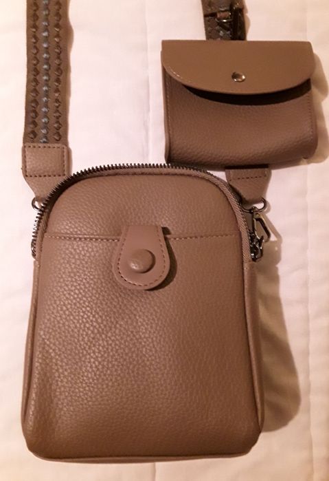 Bolsa ou mala pequena ombro tiracolo, nova sem etiqueta