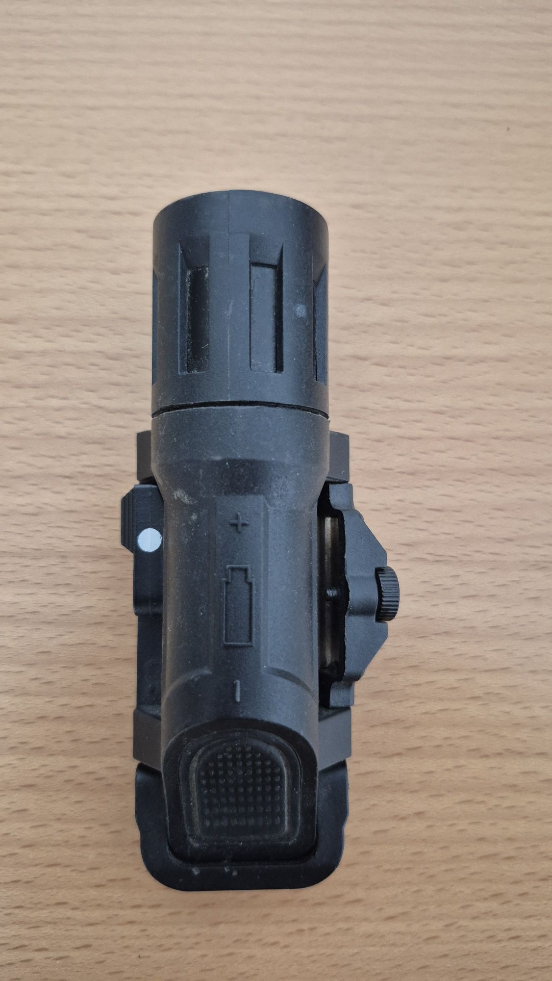 Latarka taktyczna asg militaria na szynę ris