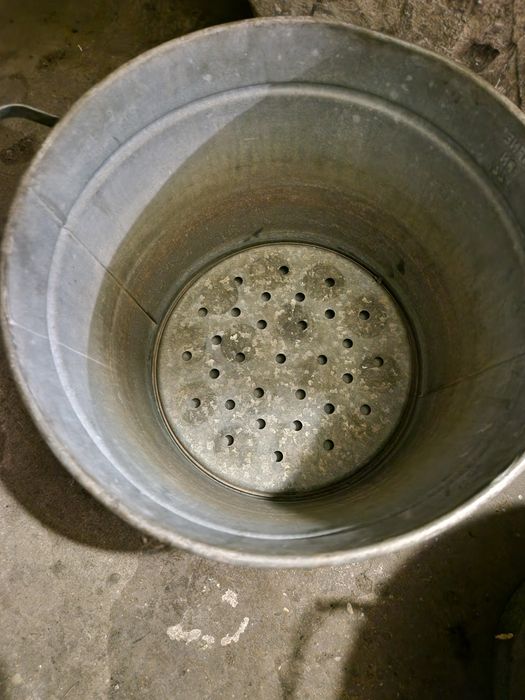 Kocioł PRL z przykrywką i dolną wkładką