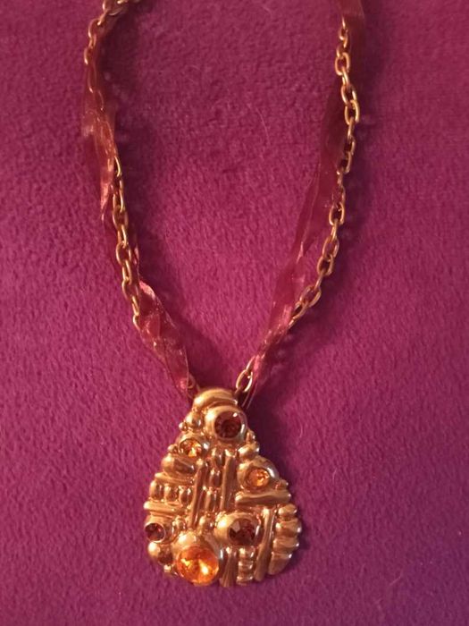 Ожерелья, бусы, наборы.