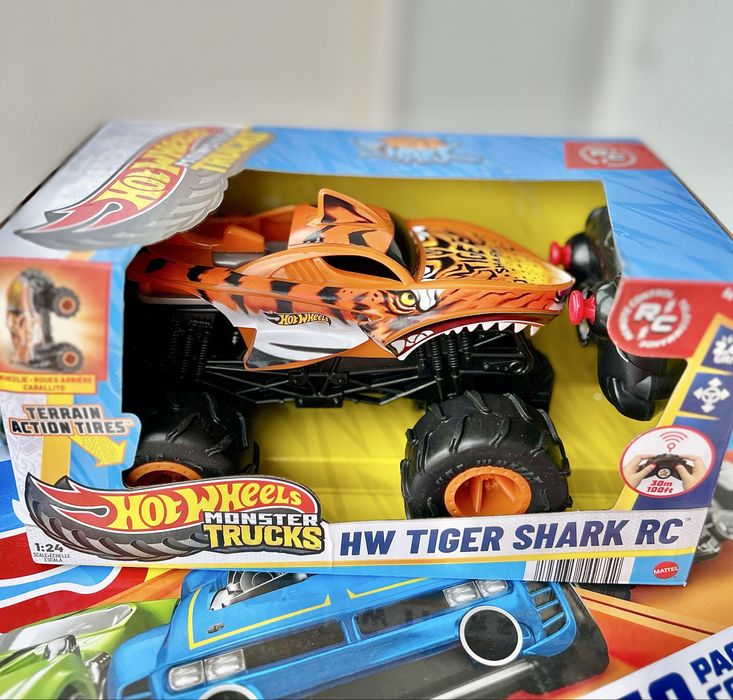 Hot Wheels RC Monster Trucks Tiger Shark 19 см акула керуванні пульт