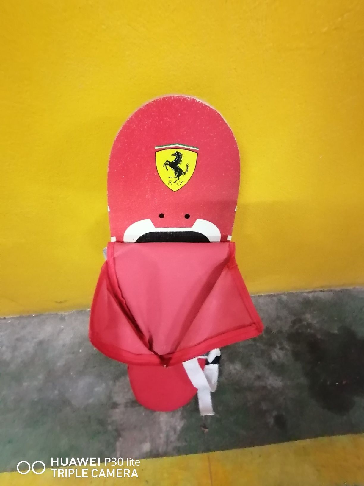 Skate Ferrari F10