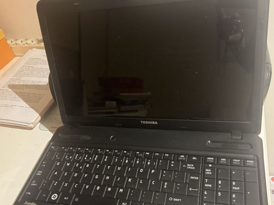 Computador usado Toshiba com leitir de CD