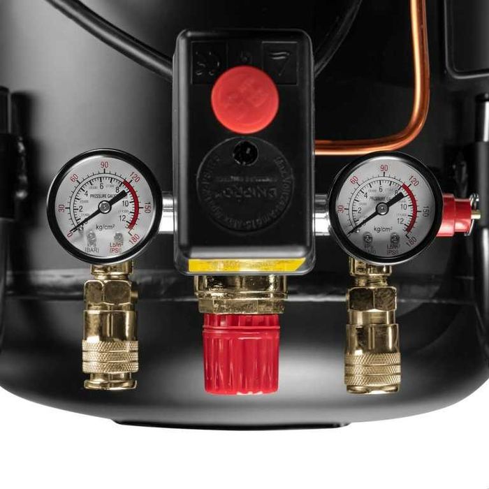 Компресор повітряний, новий шланг 20 м., фарбопульт та олива