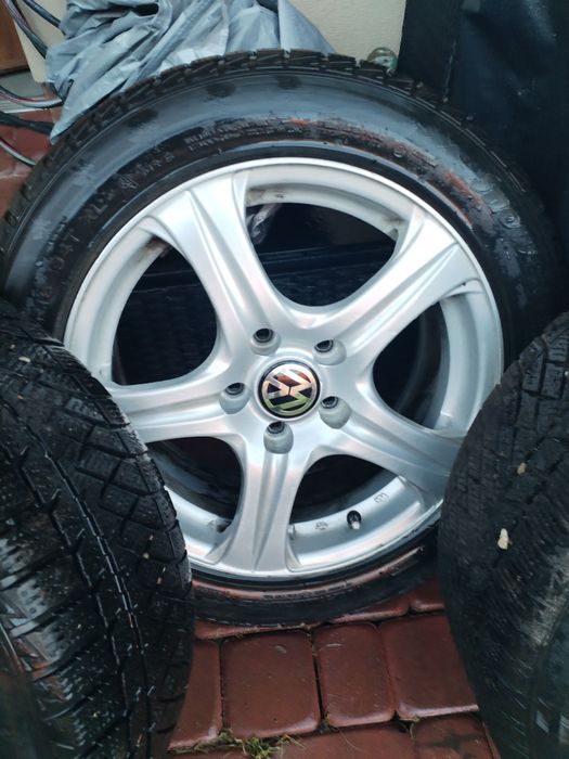 4 koła aluminiowe Passat z oponami zimowymi  205/55/16