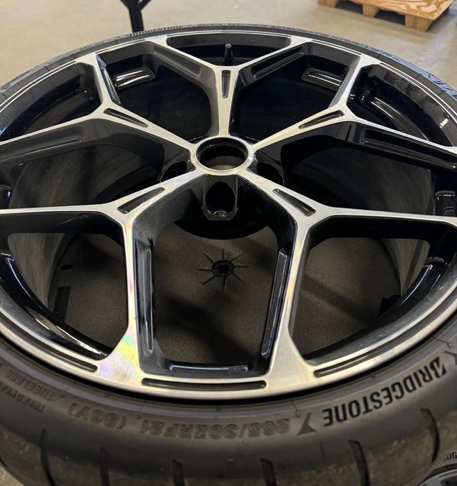 Jantes 21" 22" Originais Lamborghini Revuelto com pneus