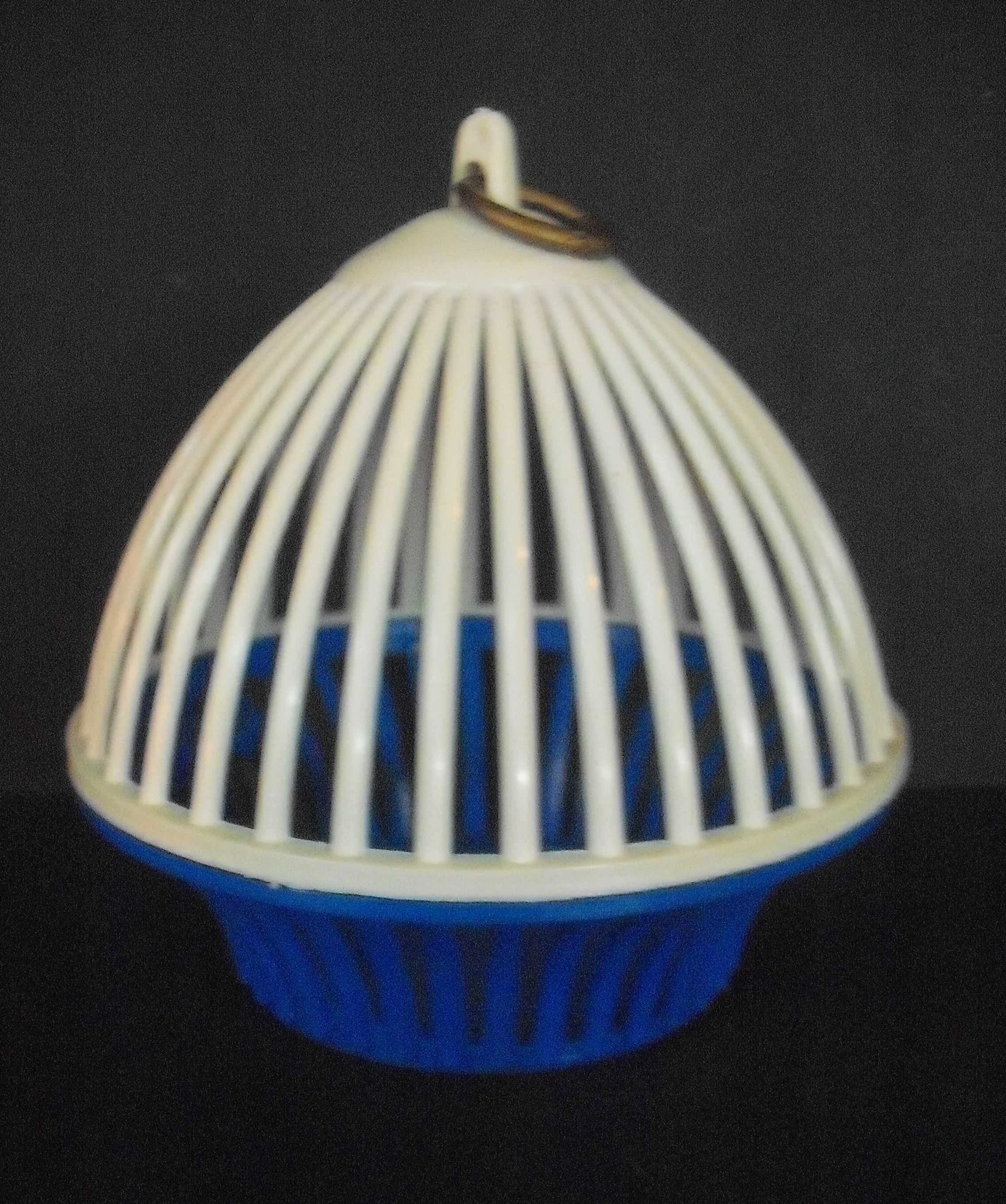 Gaiola antiga para insetos pequenos Portuguesa