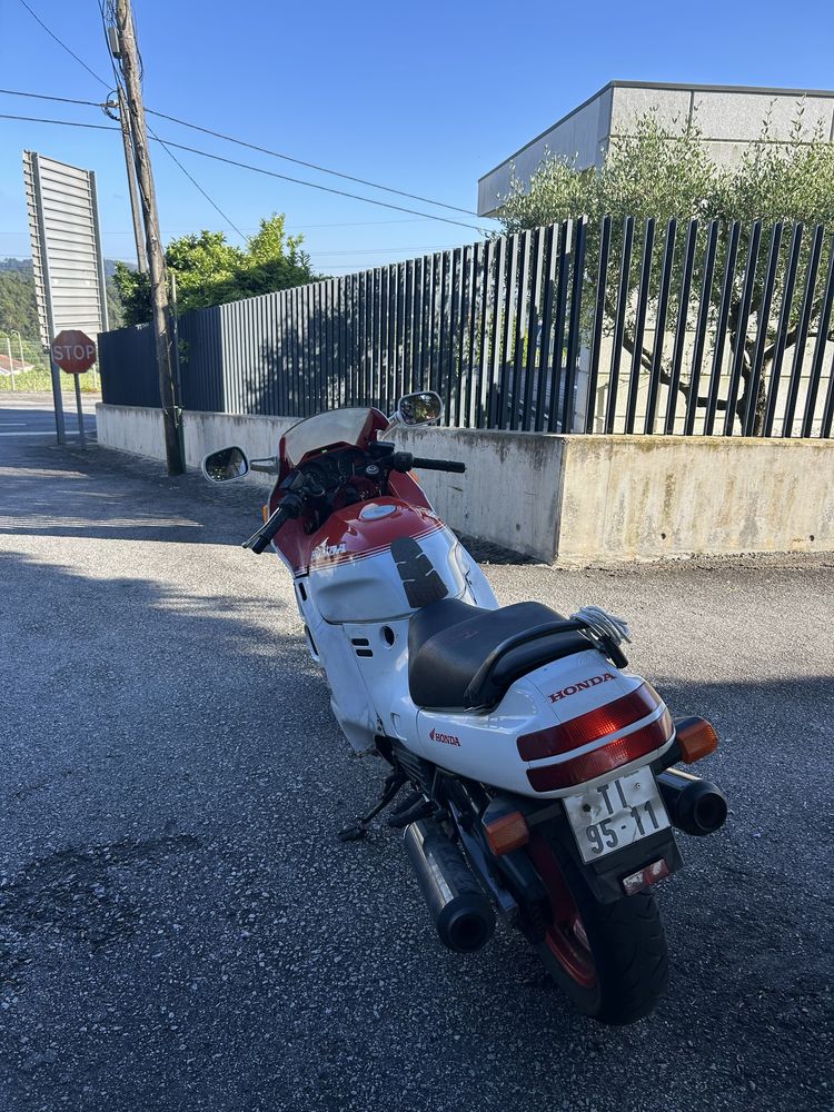 Honda CBR 1000F SC21 – Clássica de 1987