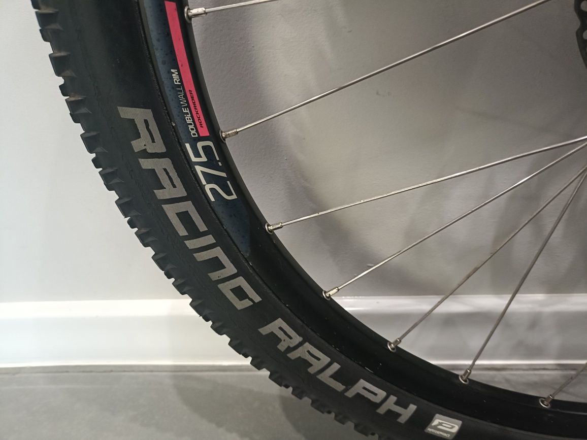 Koło tylne 27.5 z oponą schwalbe  i kasetą