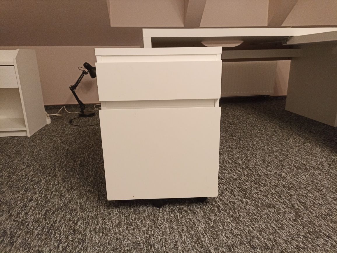 Biurko z wysuwanym panelem + kontenerek na kółkach 2 szuflady
