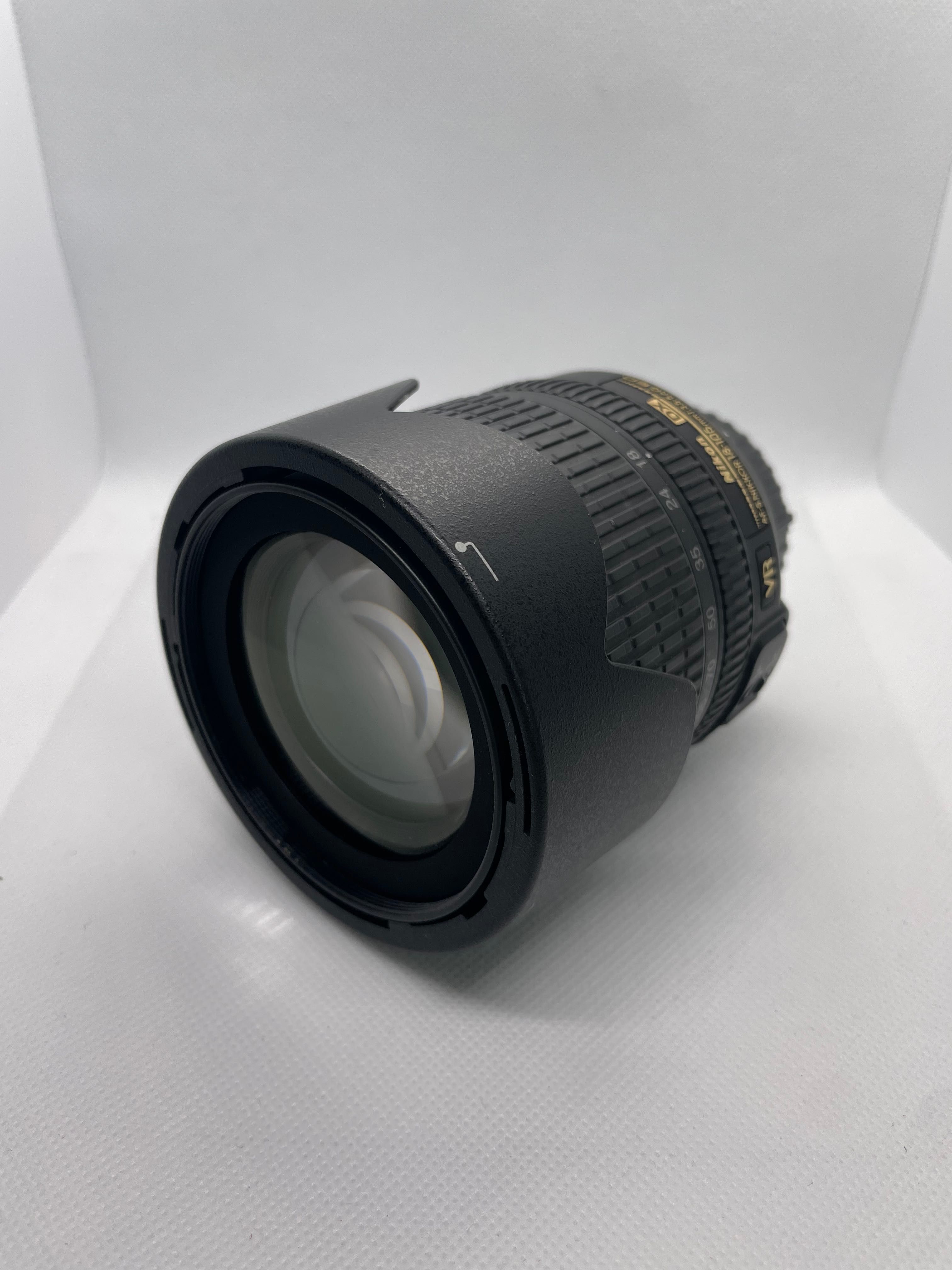 Nikon D5300 z obiektywem Nikkor 18–105mm VR