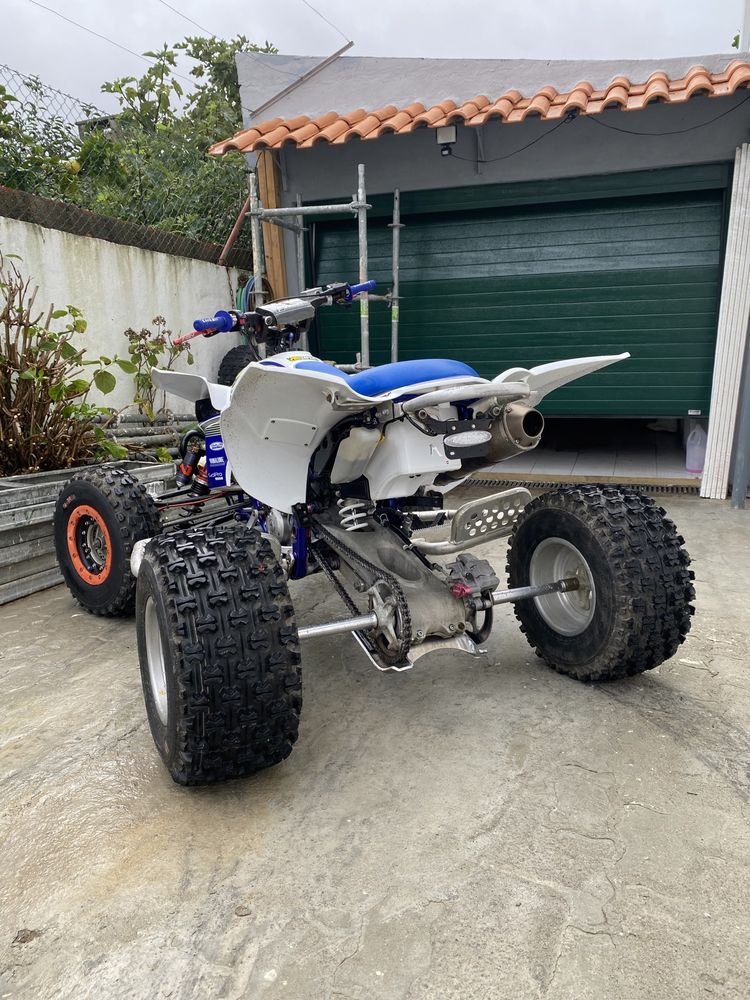 Yfz 450 mota exelente conta com muito material