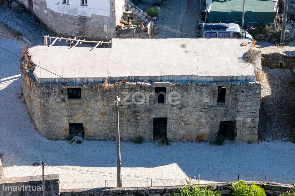 Moradia T3 em Reconstrução – Chaves na Mão