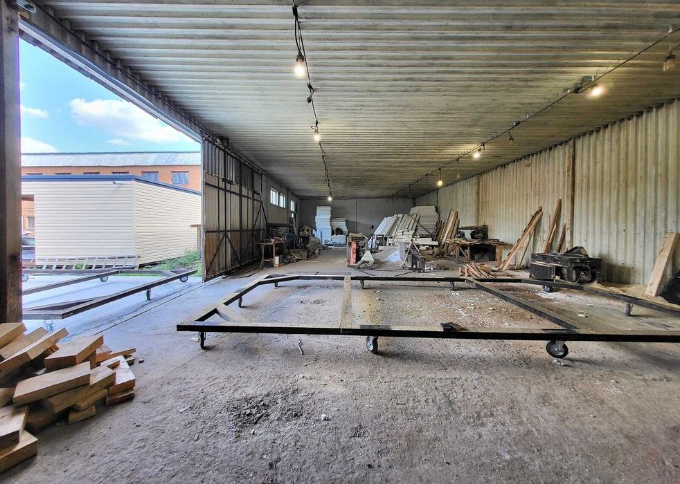 Продаж комерційного приміщення на вул. Будівельна