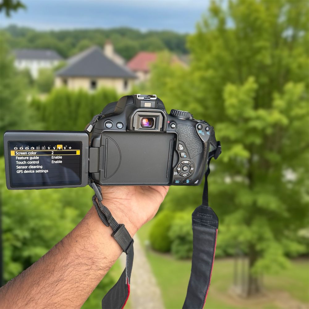 Canon Eos 650D com lente Sigma 18-55mm f2.8 e bolsa