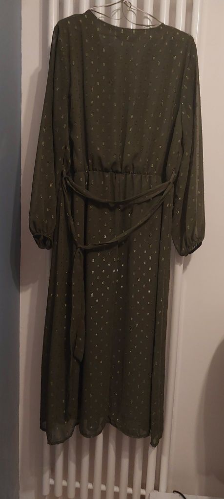 Zielona długa maxi midi sukienka w serek z paskiem