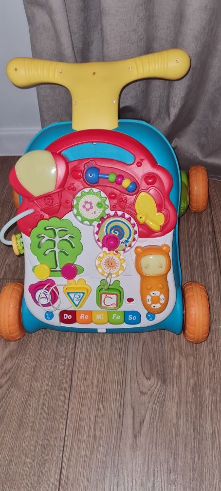 Pchacz chodzik stolik edukacyjny 2w1