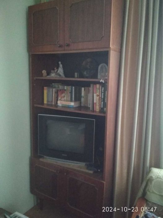 Книжкова шафа+ Трьохдверна шафа з антресоллю і зеркало  .